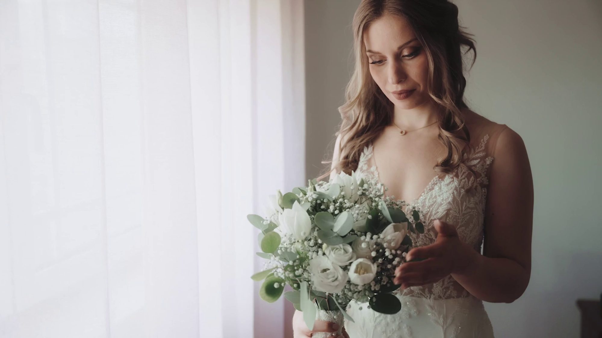 Anna with her bridal bouquet