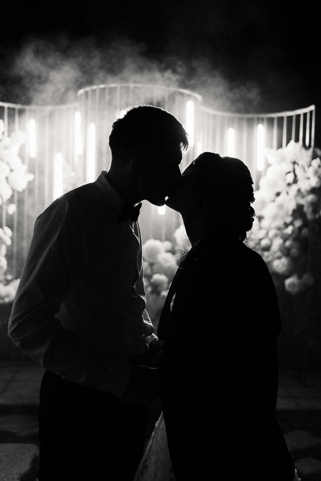 A kiss, black and white