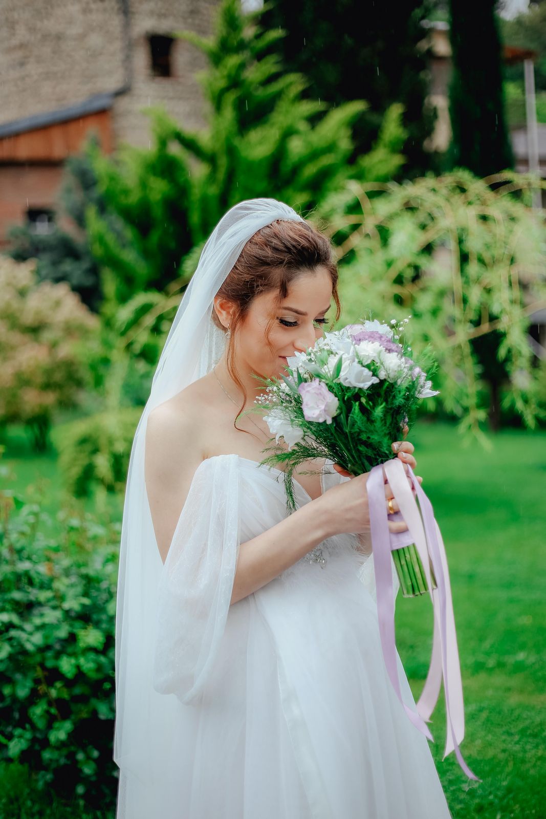 Melissa with her bouquet